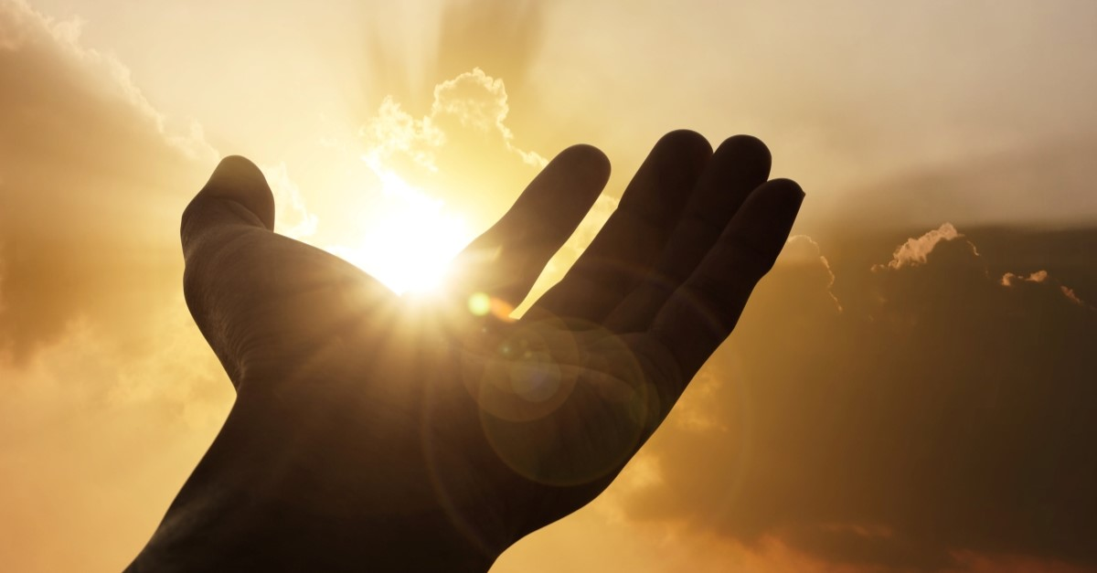 Biblia inamaana gani inaposema “Mungu wa neema yote” (1Petro 5:10)